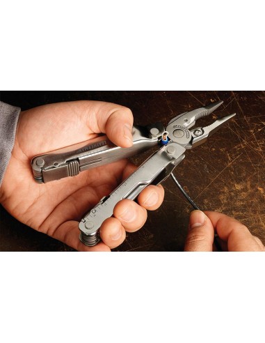 Leatherman 19 Usos SUPER TOOL® 300...