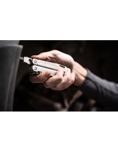 Leatherman 21 Usos SURGE® acero con...